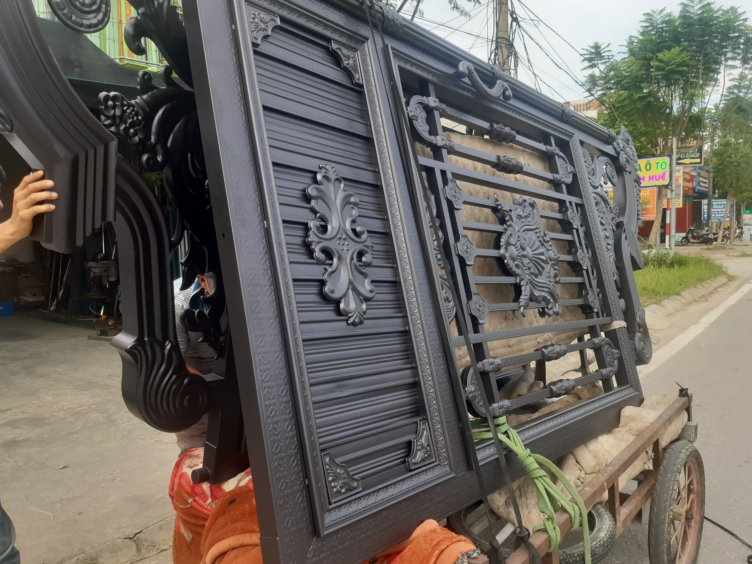 Sản Xuất Cổng Inox Sơn Nung
