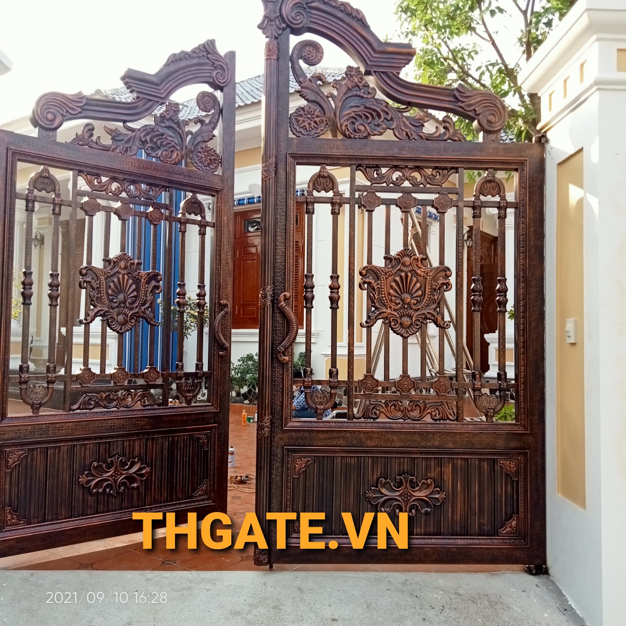 Cổng Inox Sơn Nung