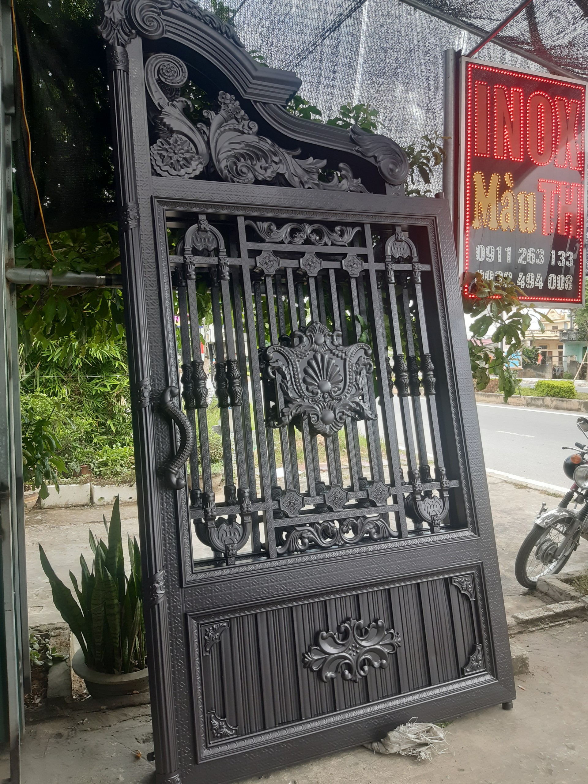 Sản Xuất Cổng Inox Sơn Nung