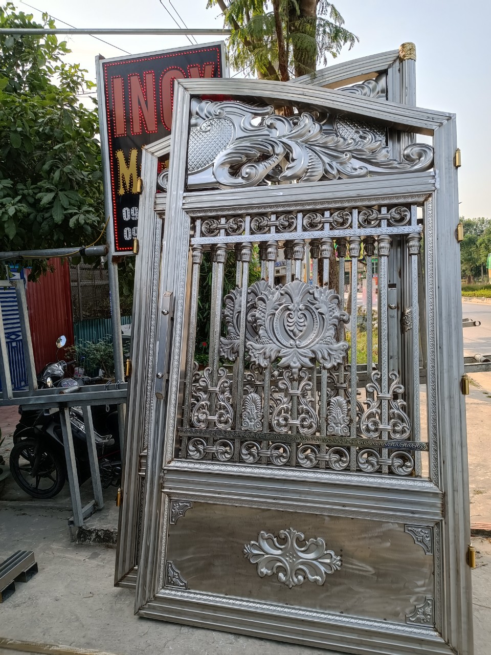 Cổng Inox Thô
