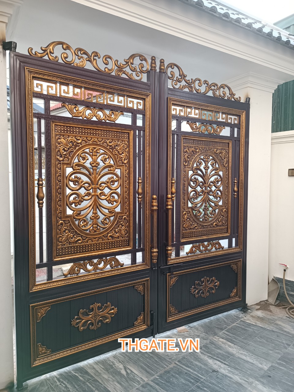 Cổng Inox Sơn Nung Về Hà Nội